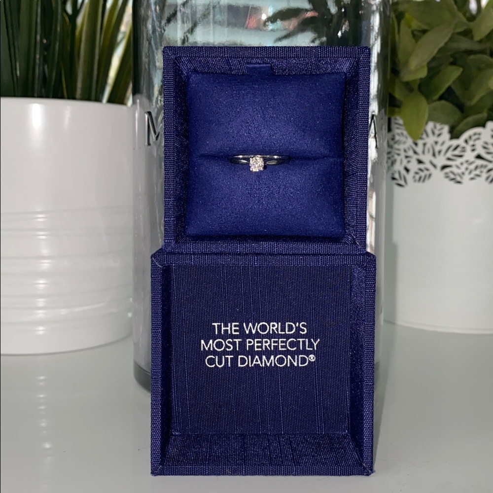Diamond PLAT 0.244 HEARTS ON FIRE (SZ4) 1/4cttw Solitaire Engagement Ring COA